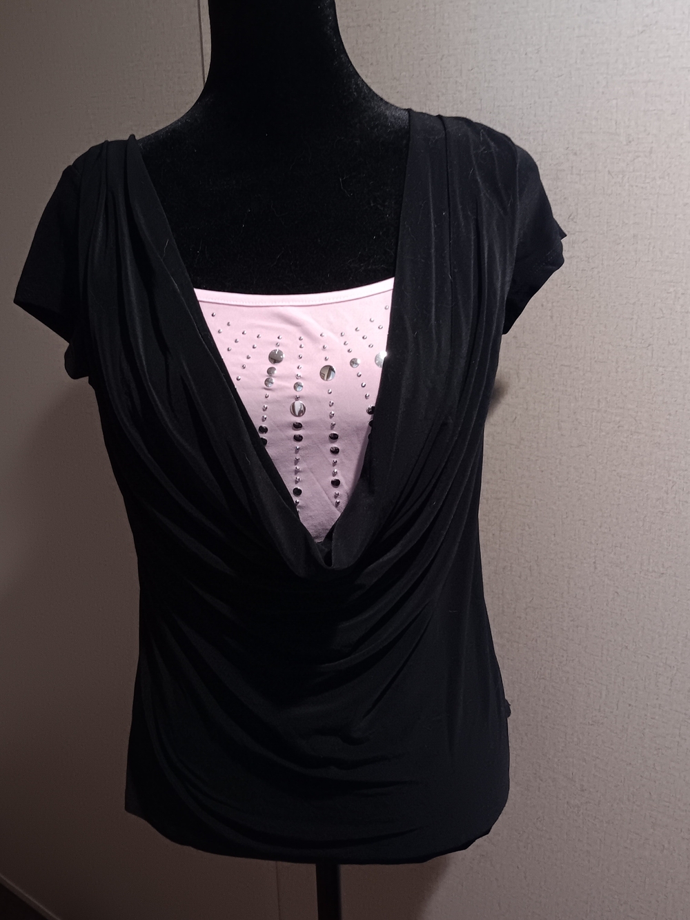 CELLY K. 🍑 Black Draped Short Sleeve Top Women's S